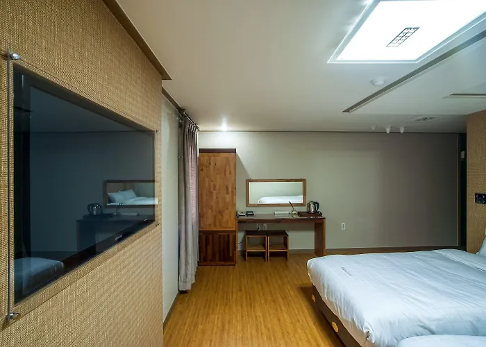 Maple Hotel