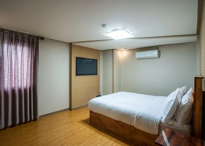Maple Hotel